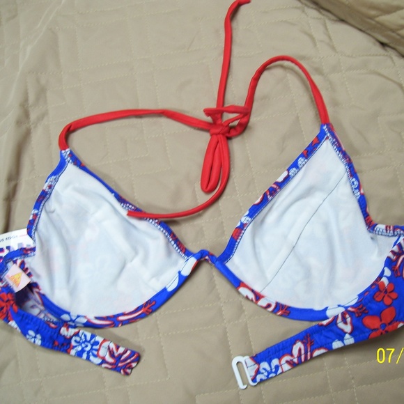 NWT Venus Edge Bikini Swimsuit Top Underwire sz C - Picture 3 of 3